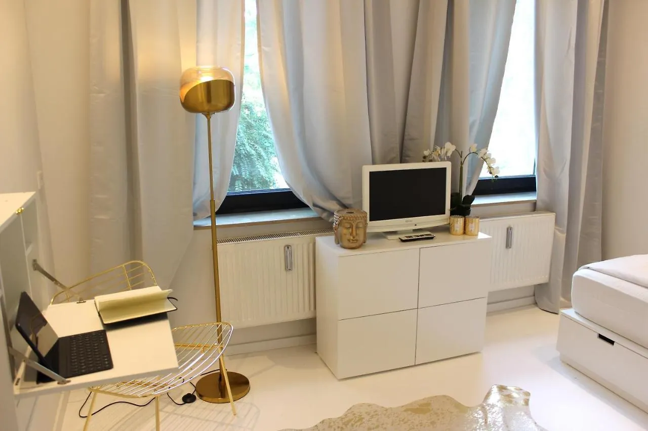 Shared A-Partment • Moebliertes Zimmer In Koeln - Ehrenfeld ! קלן