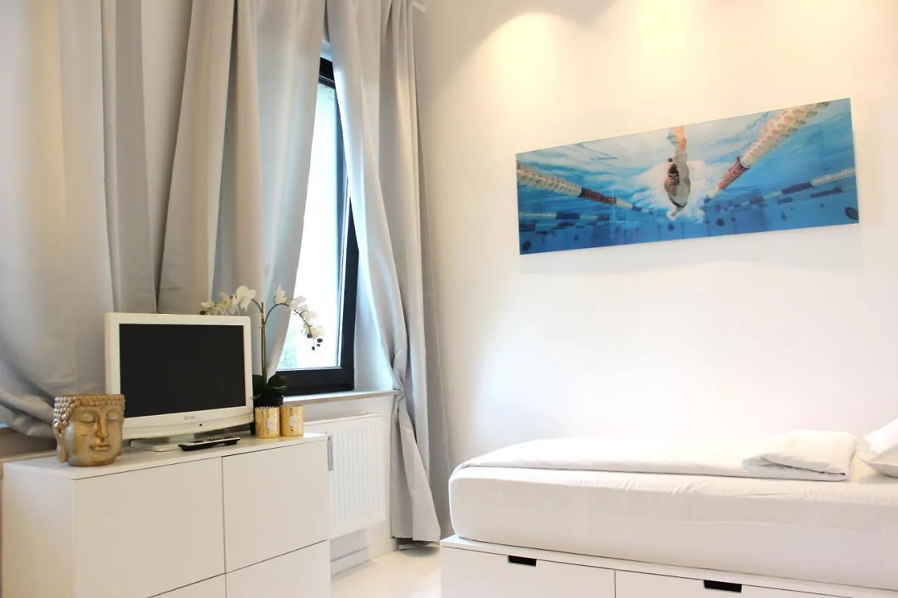 Shared A-Partment • Moebliertes Zimmer In Koeln - Ehrenfeld ! בית אירוח קלן