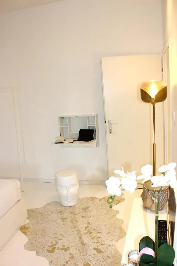 Shared A-Partment • Moebliertes Zimmer In Koeln - Ehrenfeld ! 0*, קלן